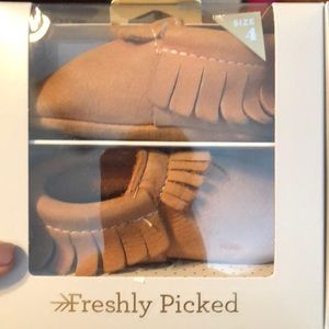 EUC Freshly Picked Moccs